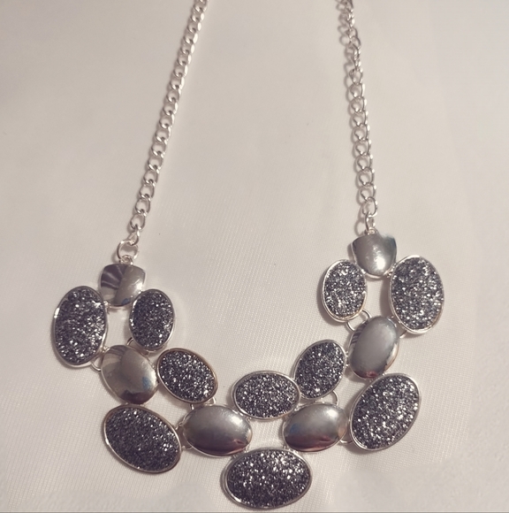 Vintage 2K | Silver Oval Cluster Frontal Necklace - Picture 6 of 7